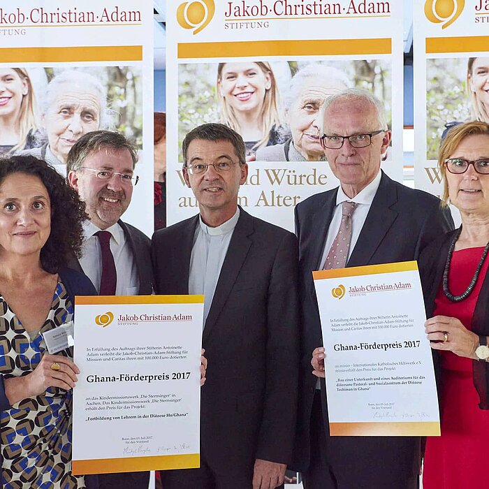 C. Ko­nop­ka, Dr. Krä­mer und Prof. Rütt­gers bei der Über­ga­be des Gha­na-För­der­prei­ses 2017 in Höhe von 100.000 €